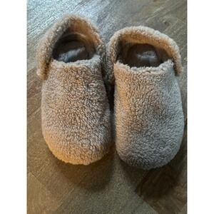 CROCS Women's Cozzzy Sherpa Fleece Clogs Slippers Teddy Bear Cozy  Size W6